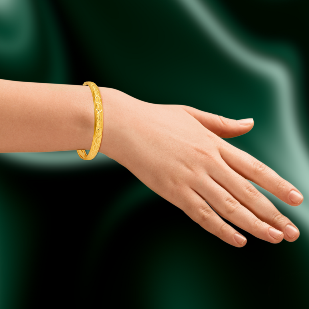 14K Solid Gold D/C Bangle